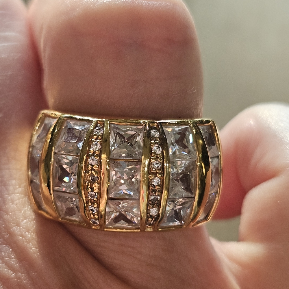 Elegant Gold and Silver Women's Ring